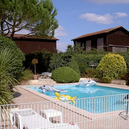 Chambres D'hotes Domaine Les Massiots Отель типа 