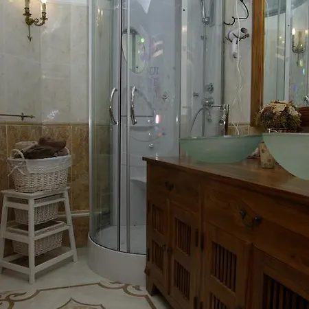 Chambres D'hotes Domaine Les Massiots 2*